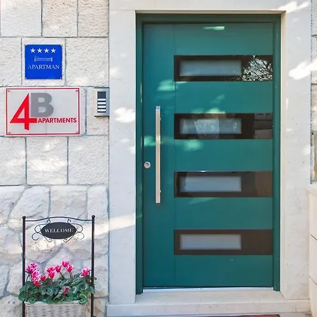 4b Apartment