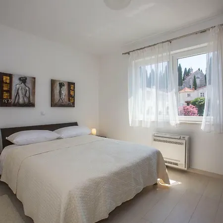 Apartment 4b *